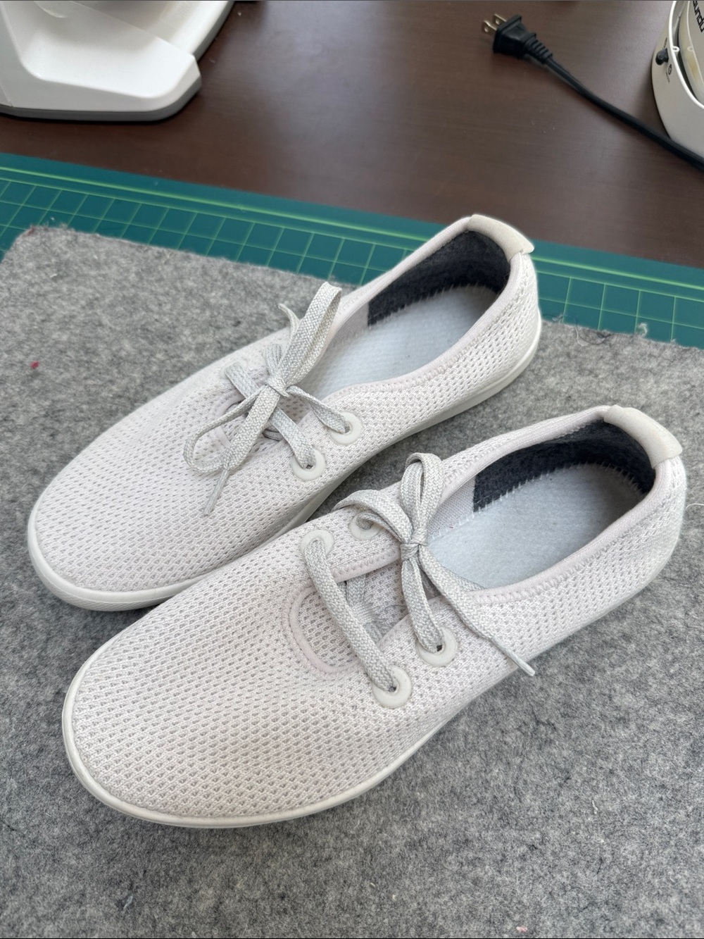 All birds White Women’s Knit Lace-Up Sneakers Sz W8